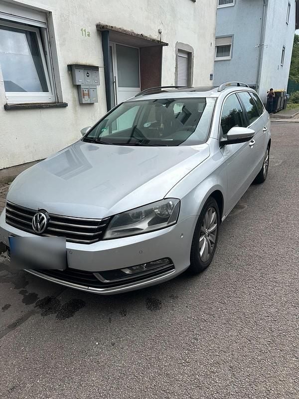 Grau Gebraucht 2011 VW Passat Kombi | 7.200 € (Fairer Preis) - Bild 1/4