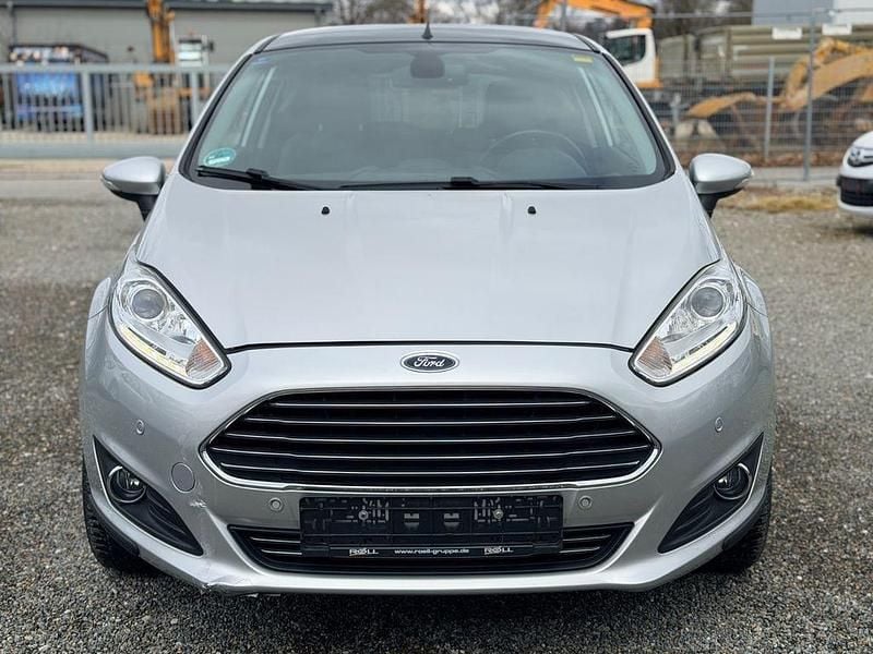 Gebraucht Ford Fiesta Titanium 101 PS (74 kW) 2016 Grau Kleinwagen