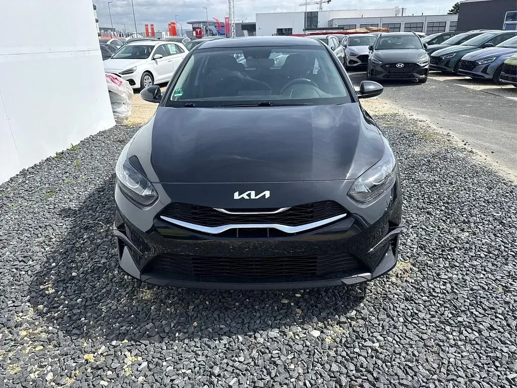 Gebraucht Kia Ceed 160 PS (117 kW) 2023 Schwarz metallic Kleinwagen