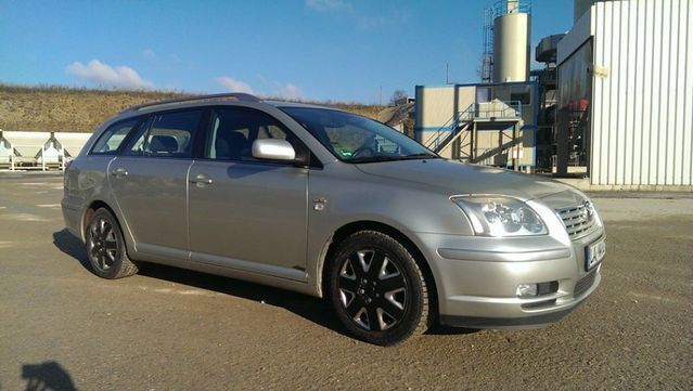Gebraucht Toyota Avensis 116 PS (85 kW) 2004 Silber metallic Kombi