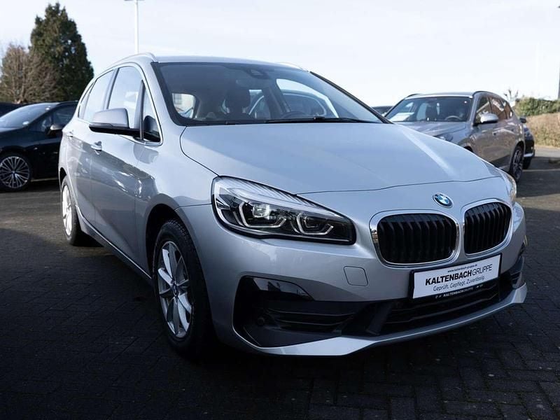 Gebraucht BMW 220 Active Tourer Advantage 192 PS (141 kW) 2019 Silber Van / Kleinbus