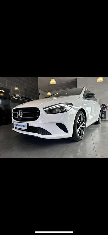 Gebraucht Mercedes B220 Business 190 PS (139 kW) 2019 Weiß Kleinwagen
