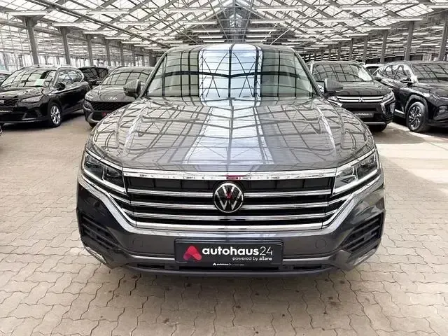 Gebraucht VW Touareg 231 PS (169 kW) 2023 Grau SUV