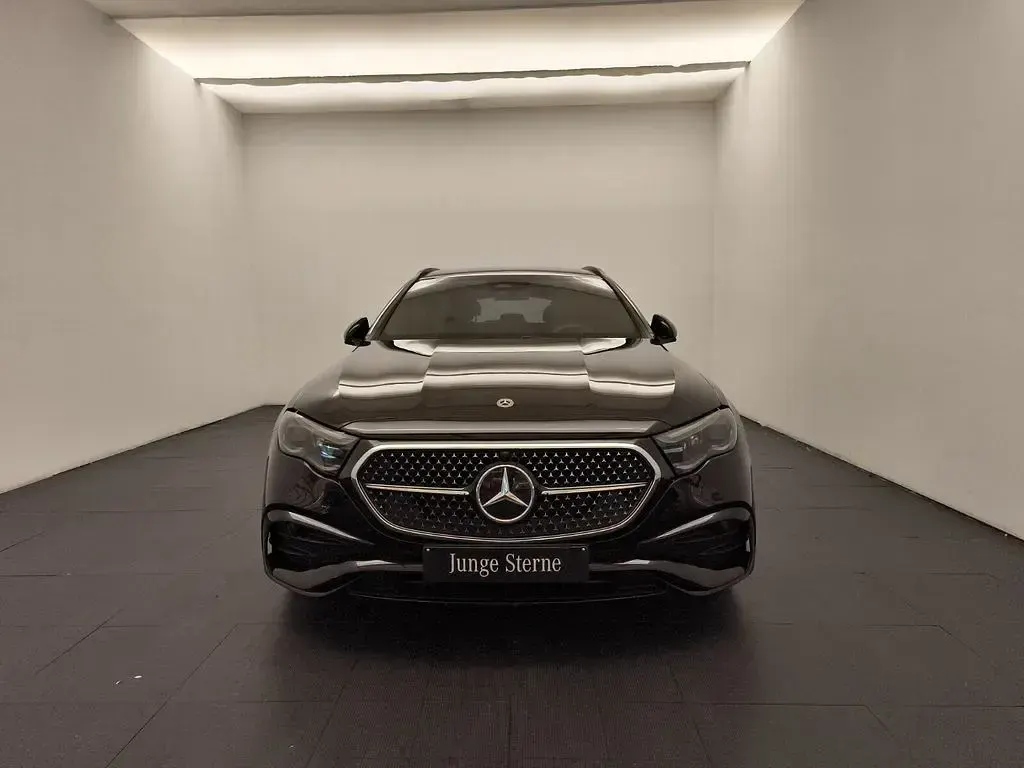 Gebraucht Mercedes E300 Premium 313 PS (230 kW) 2025 Metalliclack obsidianschwarz Kombi