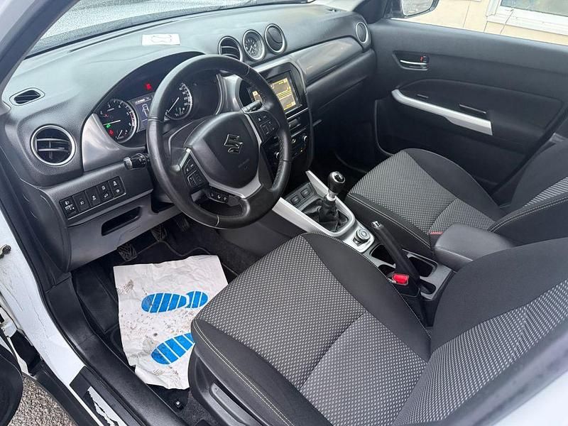 Gebraucht Suzuki Vitara Comfort 120 PS (88 kW) 2015 Weiß SUV