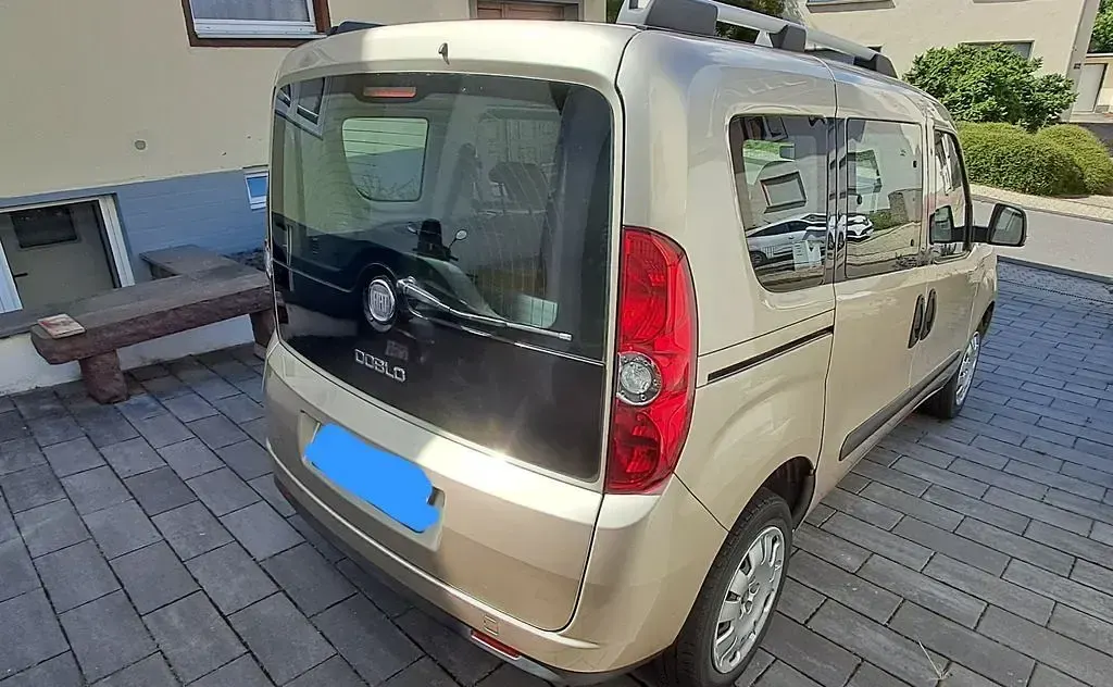 Gebraucht Fiat Doblò Dynamic 95 PS (69 kW) 2010 Beige Van / Kleinbus