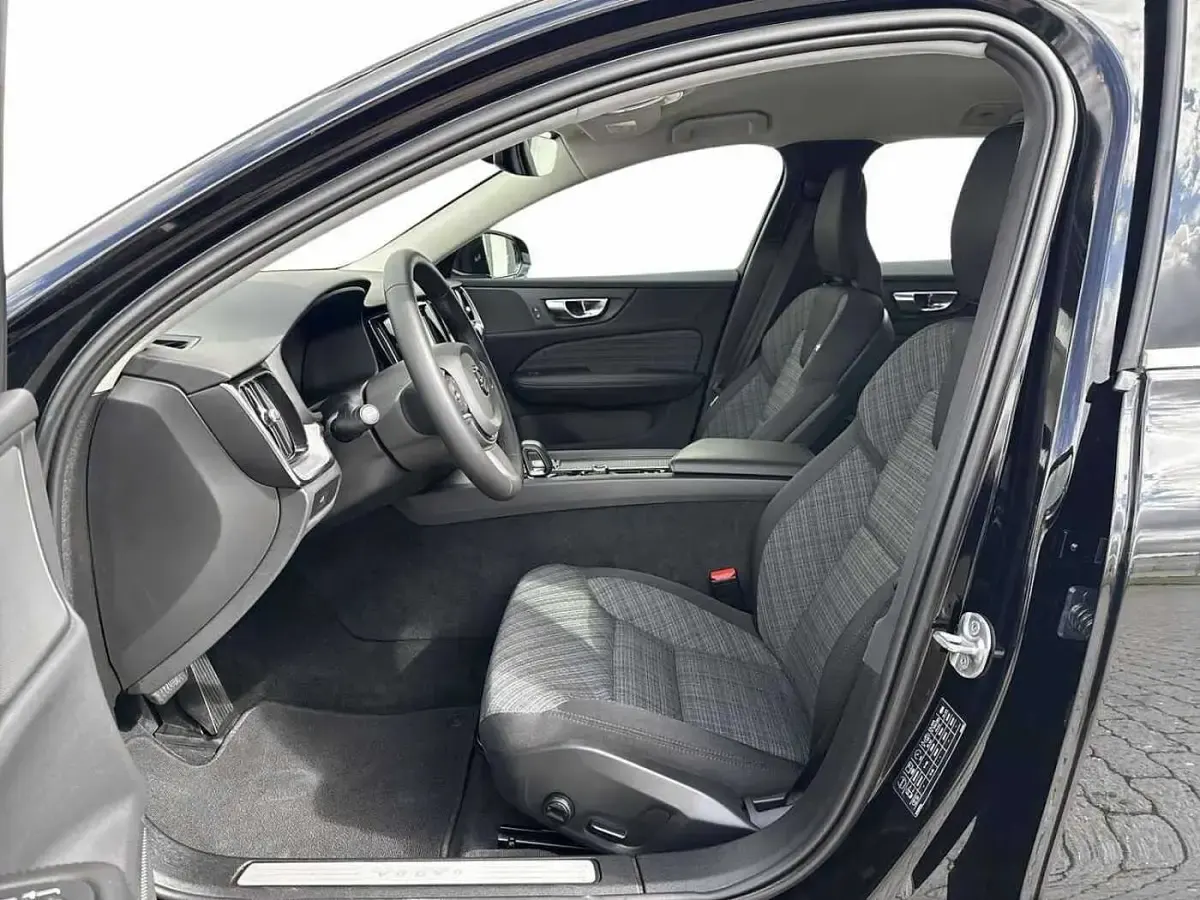 Gebraucht Volvo V60 145 PS (106 kW) 2023 Kombi