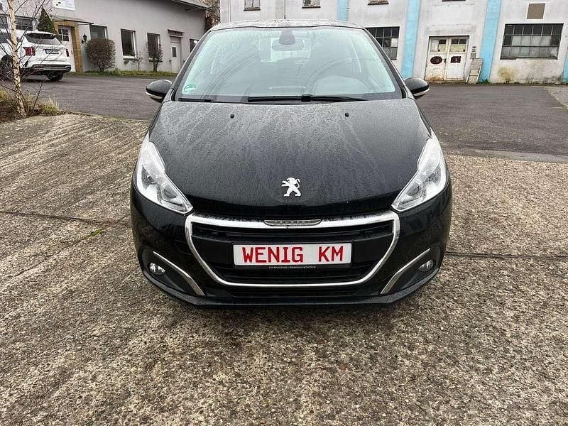 Lackierung schwarz perla Gebraucht 2017 Peugeot 208 Active Kleinwagen | 4.650 € (Guter Preis) - Bild 1/4