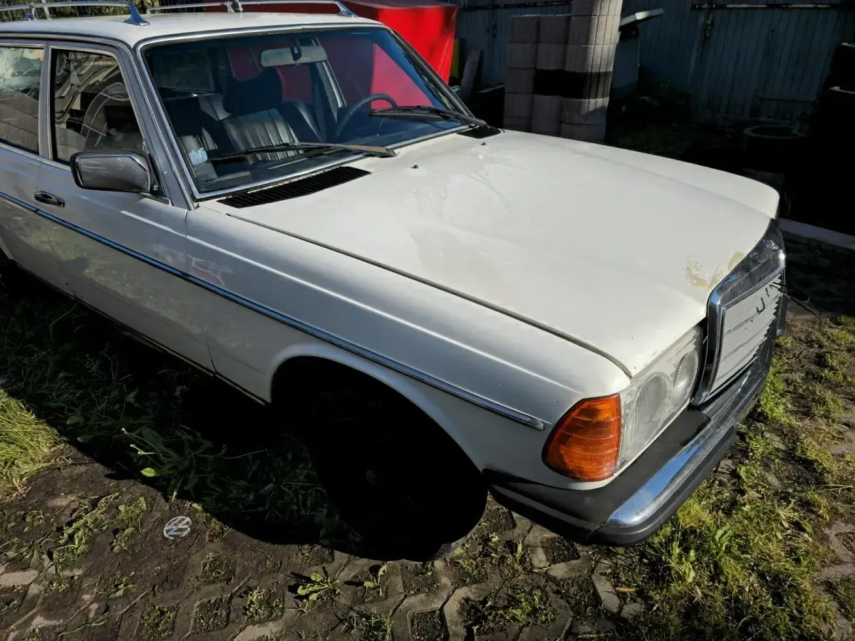 Gebraucht Mercedes 240 72 PS (52 kW) 1979 Weiß Kombi