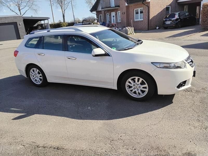 Weiß Gebraucht 2012 Honda Accord Kombi | 7.500 € (Superpreis) - Bild 1/4