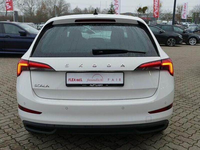 Gebraucht Skoda Scala Clever 150 PS (110 kW) 2021 Weiß Kleinwagen