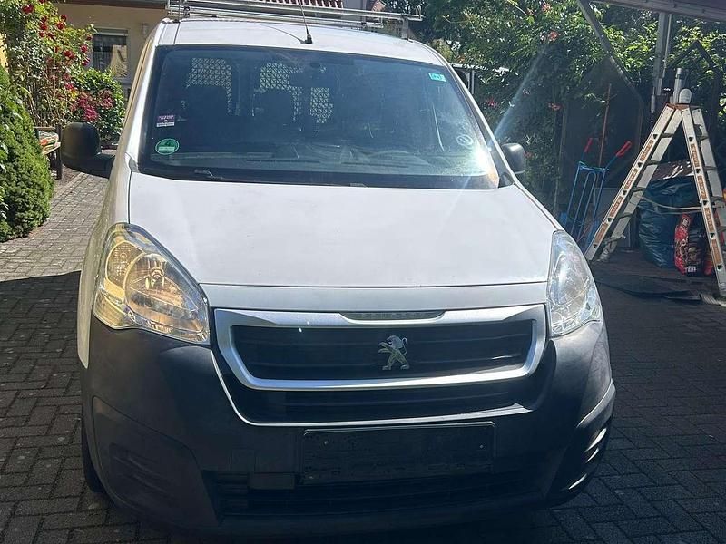 Gebraucht Peugeot Partner S 99 PS (72 kW) 2016 Weiß Van / Kleinbus