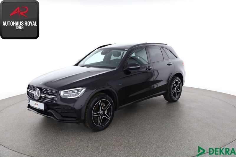 Schwarz Gebraucht 2020 Mercedes GLC300e AMG SUV | 37.780 € (Fairer Preis) - Bild 1/4