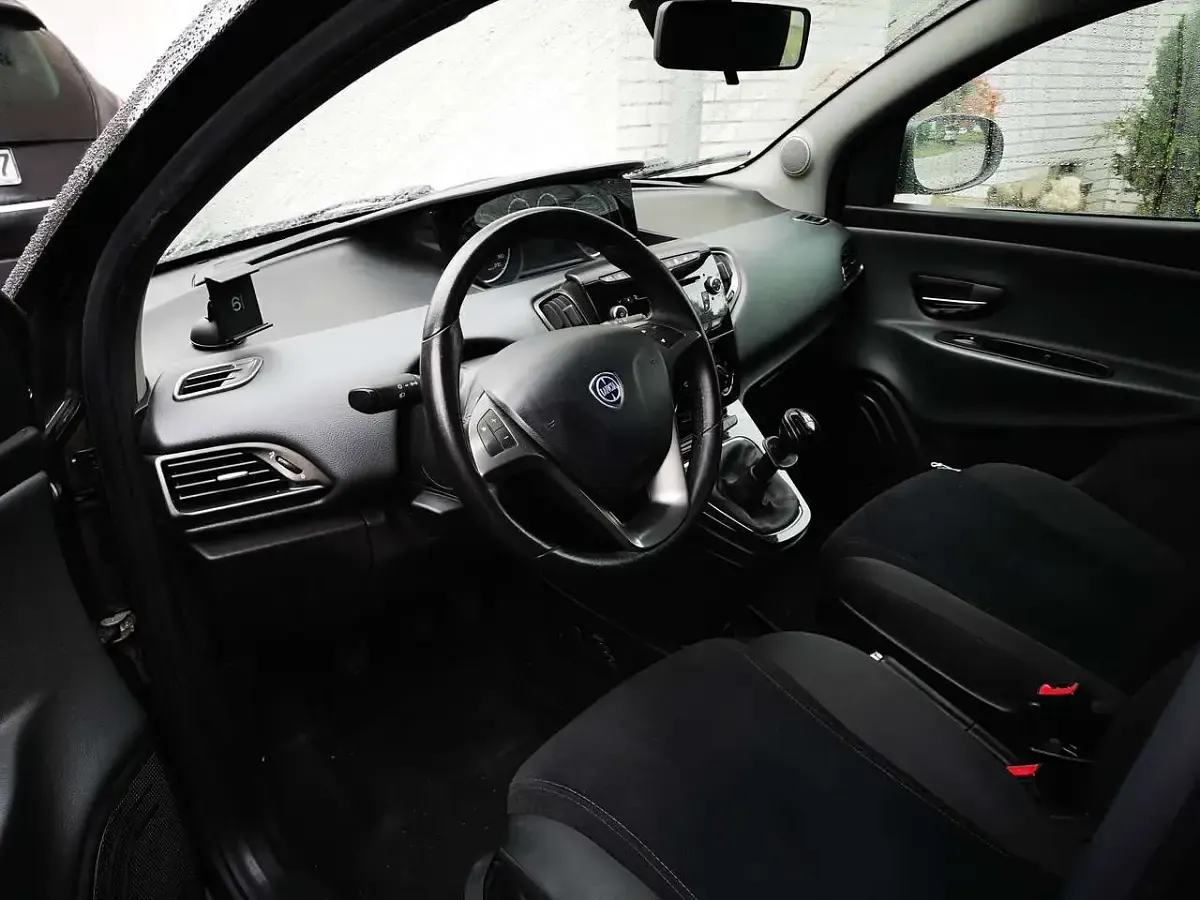 Gebraucht Lancia Ypsilon Gold 69 PS (50 kW) 2013 Schwarz Kleinwagen