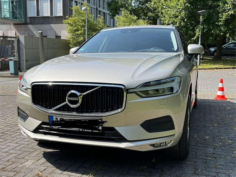 Silber Gebraucht 2019 Volvo XC60 Momentum SUV | 31.800 € (Superpreis) - Bild 1/4