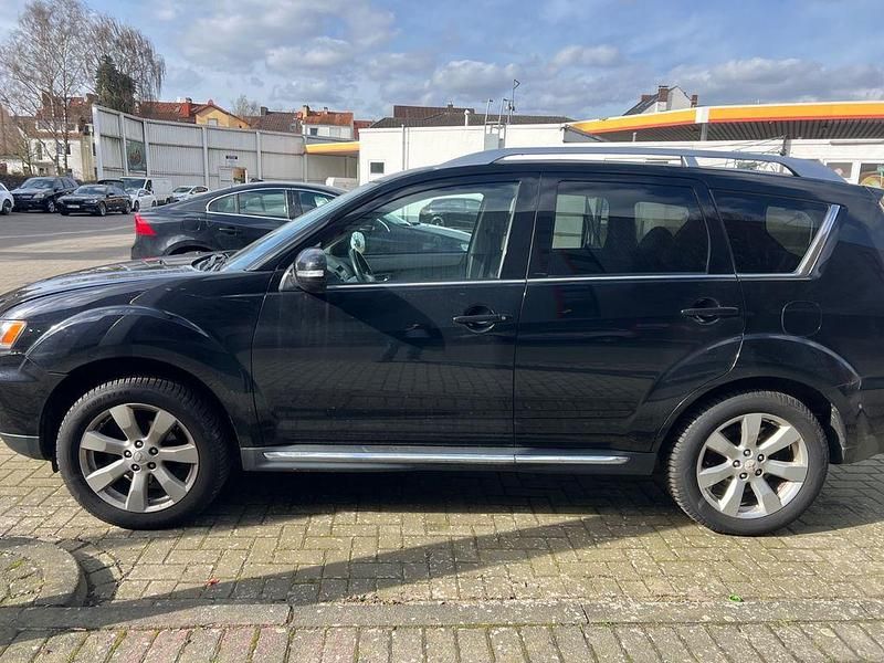 Gebraucht Mitsubishi Outlander Invite 147 PS (108 kW) 2010 Schwarz SUV