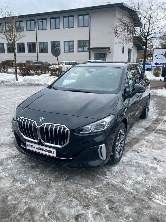 Gebraucht BMW 218 Active Tourer Luxury Line 150 PS (110 kW) 2023 Schwarz ii/bonnet fluid black Van / Kleinbus