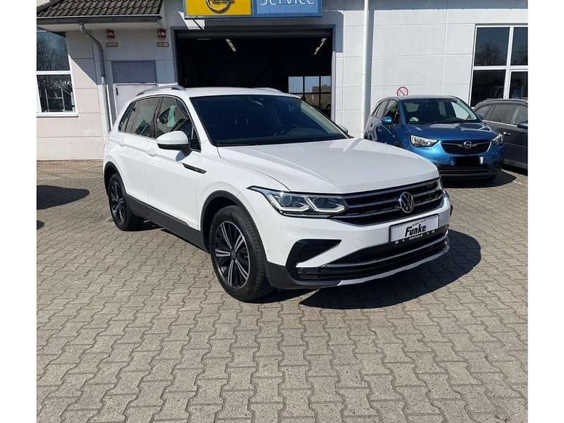 Pure white Gebraucht 2021 VW Tiguan Elegance SUV | 27.490 € (Fairer Preis) - Bild 1/4