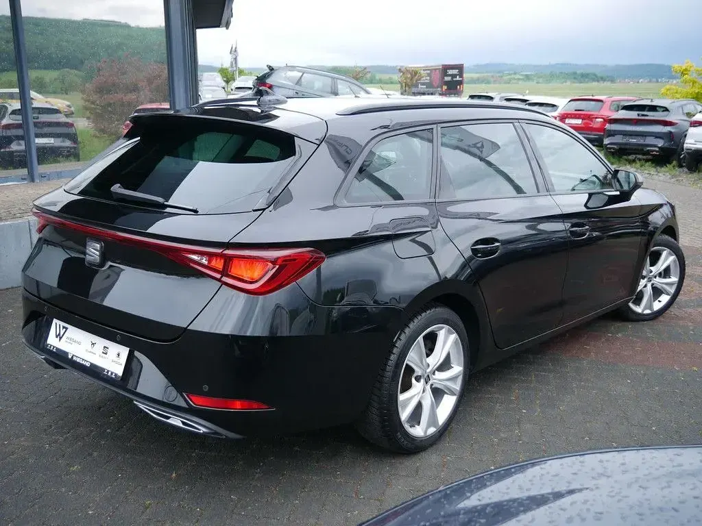 Używany Seat Leon FR 150 KM (110 kW) 2021 Czarny Sedan/Limuzyna