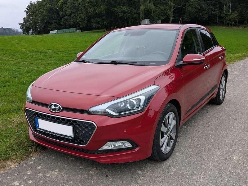 Rot Gebraucht 2017 Hyundai i20 Style Kleinwagen | 8.990 € (Guter Preis) - Bild 1/4