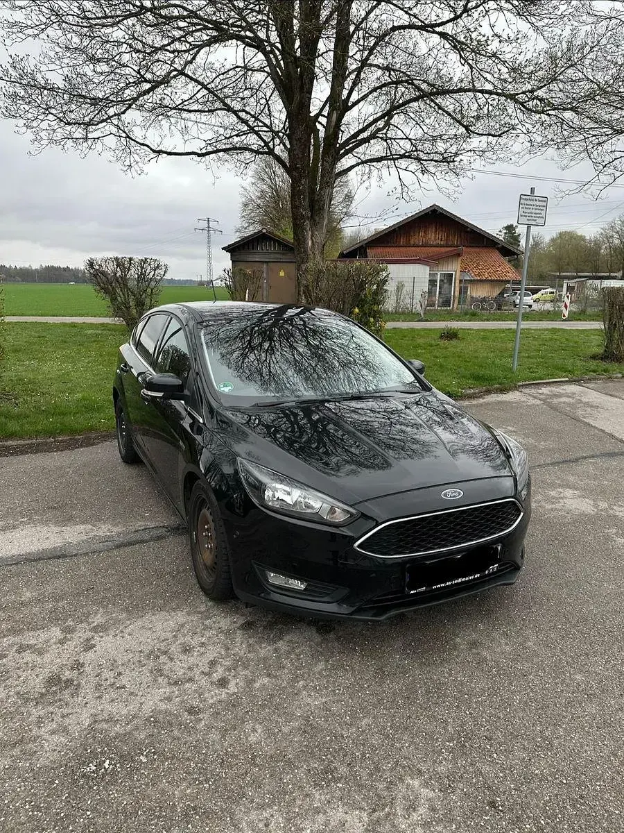 Usado Ford Focus Cool & Connect 150 CV (110 kW) 2017 Negro Berlina