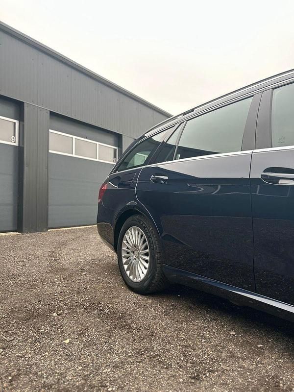 Gebraucht Mercedes E250 204 PS (150 kW) 2013 Blau Kombi