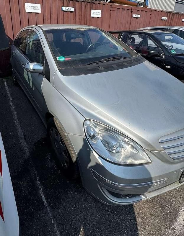 Gebraucht Mercedes B180 109 PS (80 kW) 2005 Grau Van / Kleinbus
