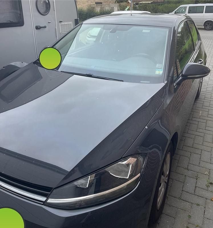 Grau Gebraucht 2018 VW Golf VII Kleinwagen | 8.500 € (Superpreis) - Bild 1/4