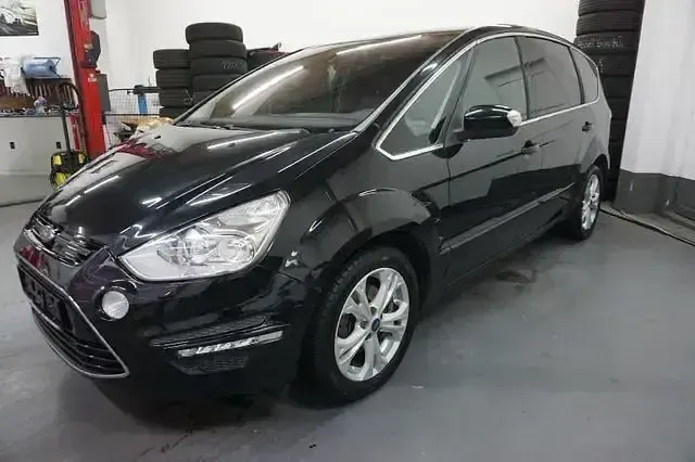 Gebraucht Ford S-MAX Titanium 140 PS (102 kW) 2014 Schwarz Van / Kleinbus