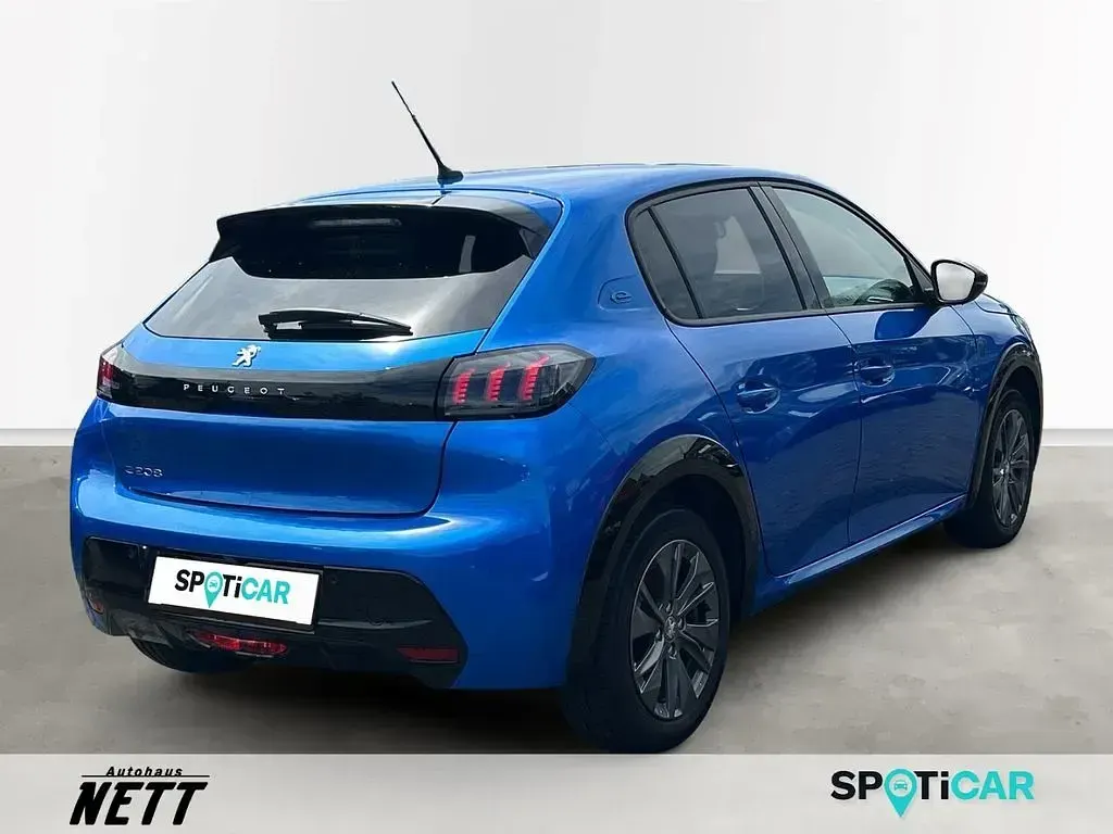 Gebraucht Peugeot e-208 Allure+ 100 kW (136 PS) 2024 Blau Kleinwagen