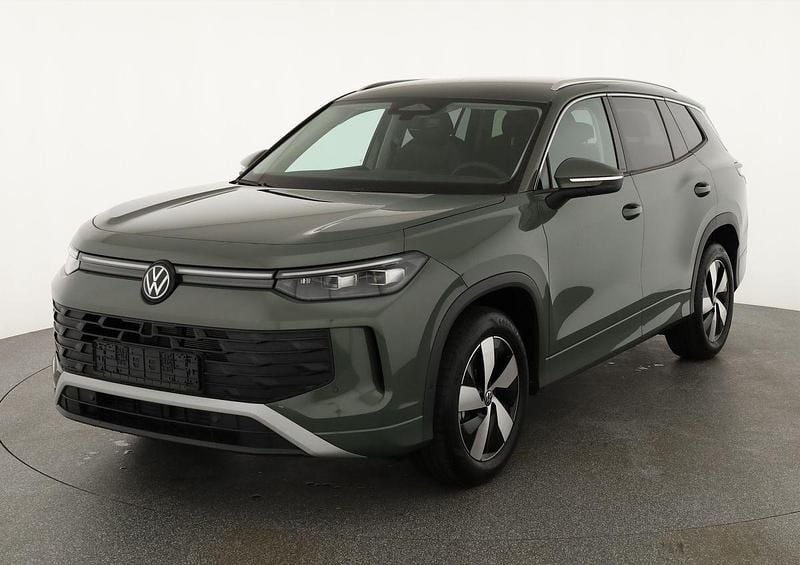 Cipressino grün metallic Neu 2025 VW Tayron Pro SUV | 43.495 € (Guter Preis) - Bild 1/4