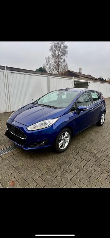 Blau Gebraucht 2016 Ford Fiesta Limousine | 6.999 € (Guter Preis) - Bild 1/4