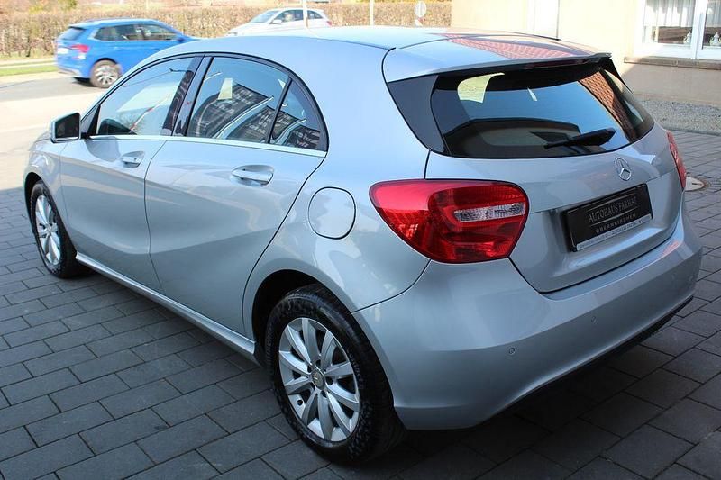 Gebraucht Mercedes A200 Style 136 PS (100 kW) 2014 Silber Limousine