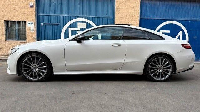 Weiß Gebraucht 2018 Mercedes E220 AMG Coupé | 37.990 € (Teuer) - Bild 1/4