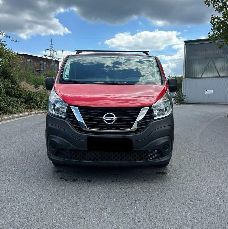 Rot Gebraucht 2016 Nissan NV300 Van | 11.500 € (Superpreis) - Bild 1/4