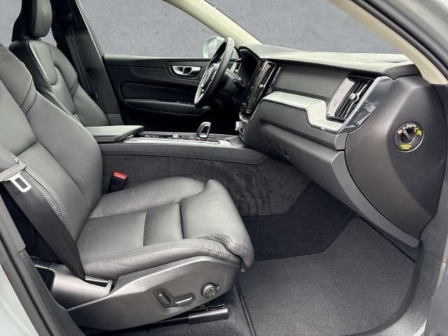 Gebraucht Volvo XC60 Core 250 PS (183 kW) 2025 Vapour grey / metallic SUV