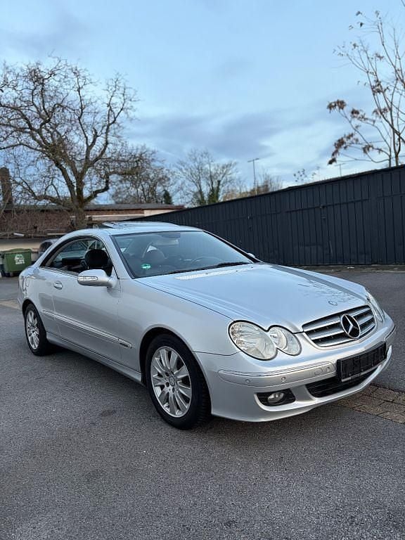 Silber Gebraucht 2007 Mercedes CLK200 Elegance Coupé | 8.399 € (Fairer Preis) - Bild 1/4