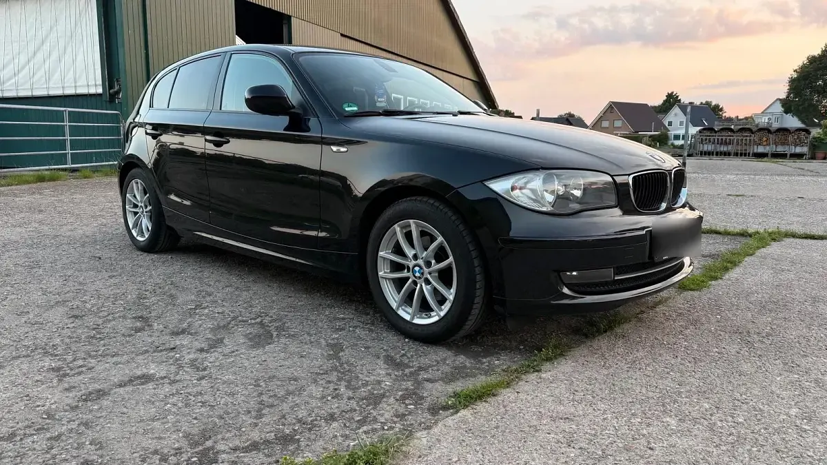 Gebraucht BMW 116 122 PS (89 kW) 2010 Schwarz Kleinwagen