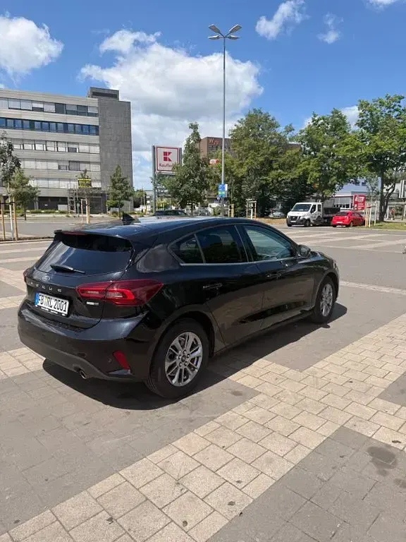 Gebraucht Ford Focus Titanium 125 PS (91 kW) 2023 Schwarz Limousine