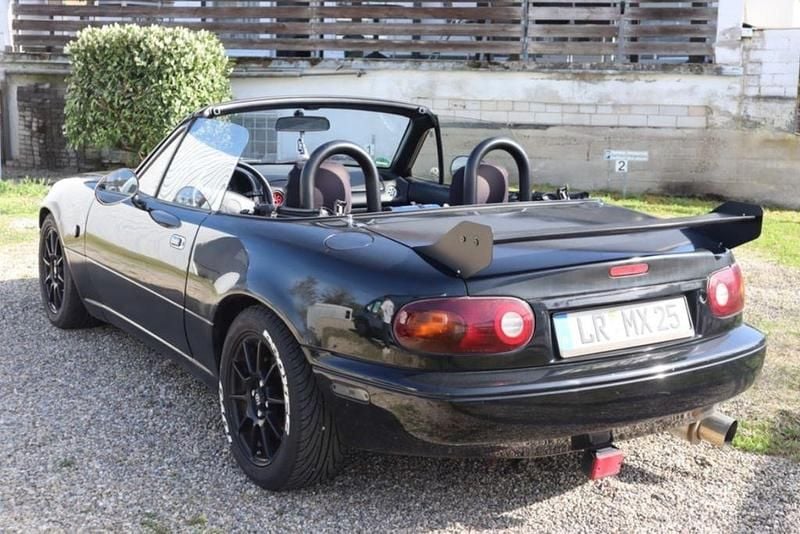Second-hand Mazda MX5 90 CP (66 kW) 1998 Negru Cabrio