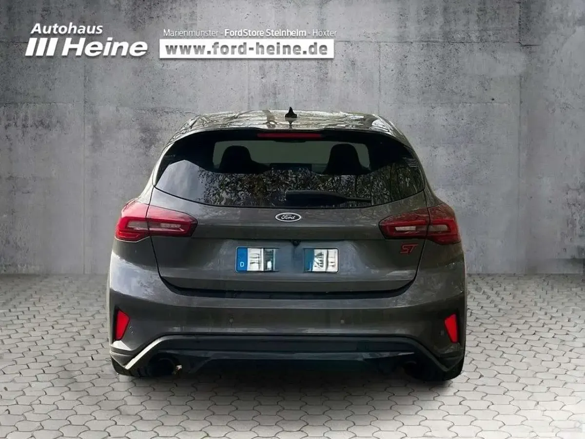 Gebraucht Ford Focus ST 280 PS (205 kW) 2023 Magnetic grau metallic Limousine