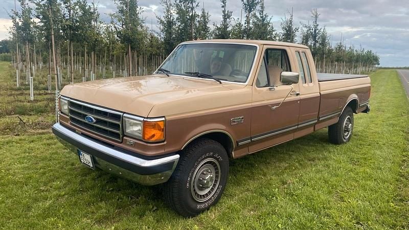 Braun Gebraucht 1991 Ford F250 Lariat | 22.250 € - Bild 1/4