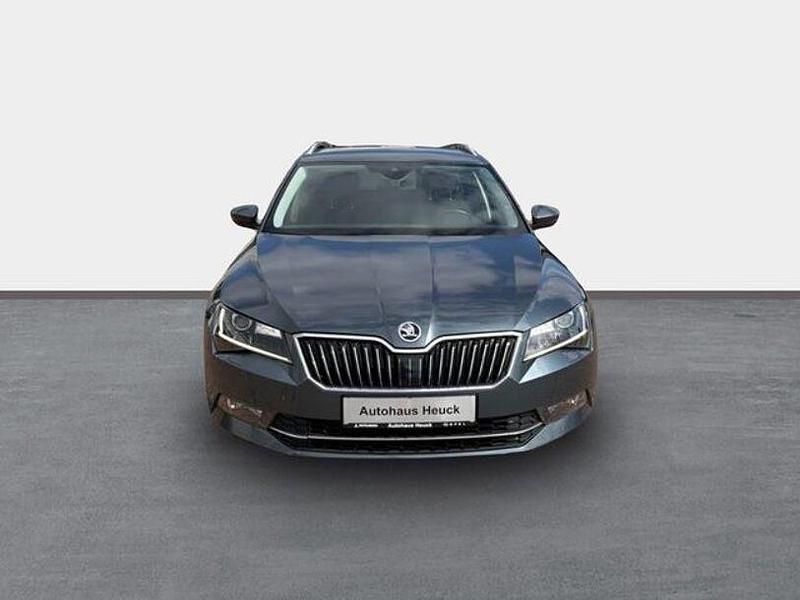 Gebraucht Skoda Superb Style 150 PS (110 kW) 2019 Grau Kombi