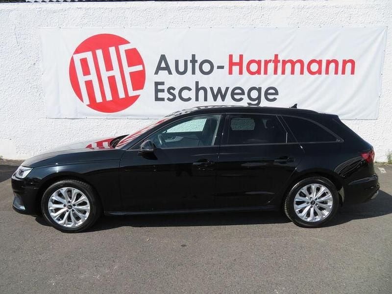 Gebraucht Audi A4 Advanced 163 PS (119 kW) 2023 Brillantschwarz Kombi