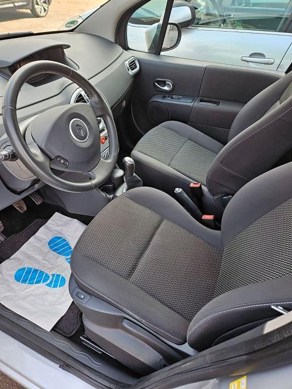 Gebraucht Renault Modus Dynamique 101 PS (74 kW) 2010 Silber Van / Kleinbus