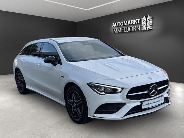 Weiß Gebraucht 2020 Mercedes CLA250e AMG Limousine | 25.790 € (Superpreis) - Bild 1/4