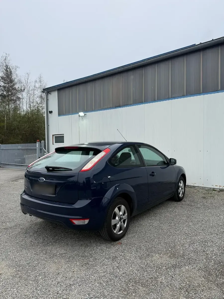 Second-hand Ford Focus 102 CP (75 kW) 2010 Albastru Coupe