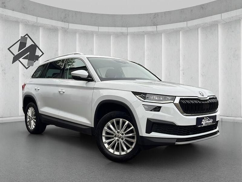 Moonweiss metallic Gebraucht 2024 Skoda Kodiaq SUV | 33.590 € (Superpreis) - Bild 1/4