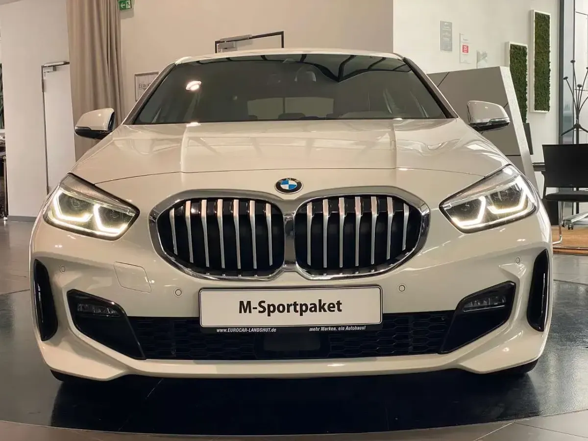 Gebraucht BMW 120 M Sport 190 PS (139 kW) 2022 Weiß Limousine