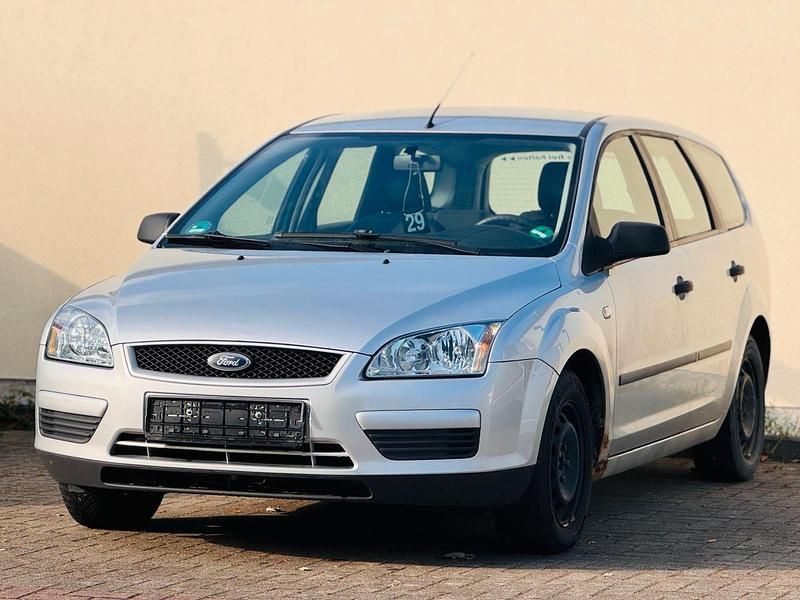 Gebraucht Ford Focus Trend 101 PS (74 kW) 2005 Silber Kombi